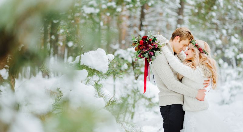 Wedding in a Snowy Forest thgeme