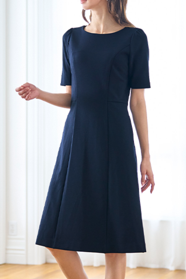 Can You Wear Navy to a Wedding: Image 1