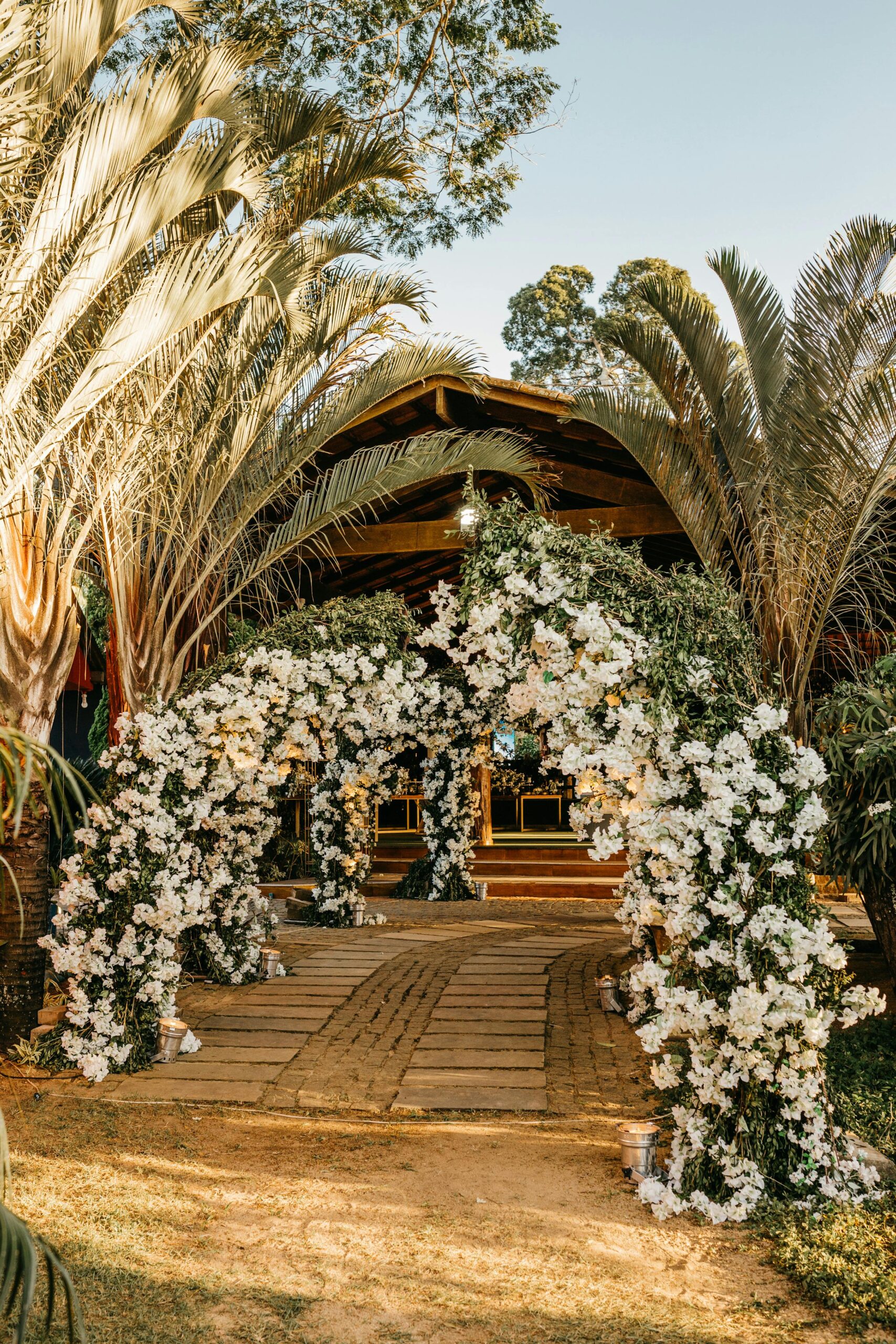 elegant floral wedding decoration archway