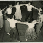 jewish wedding dance circle celebration